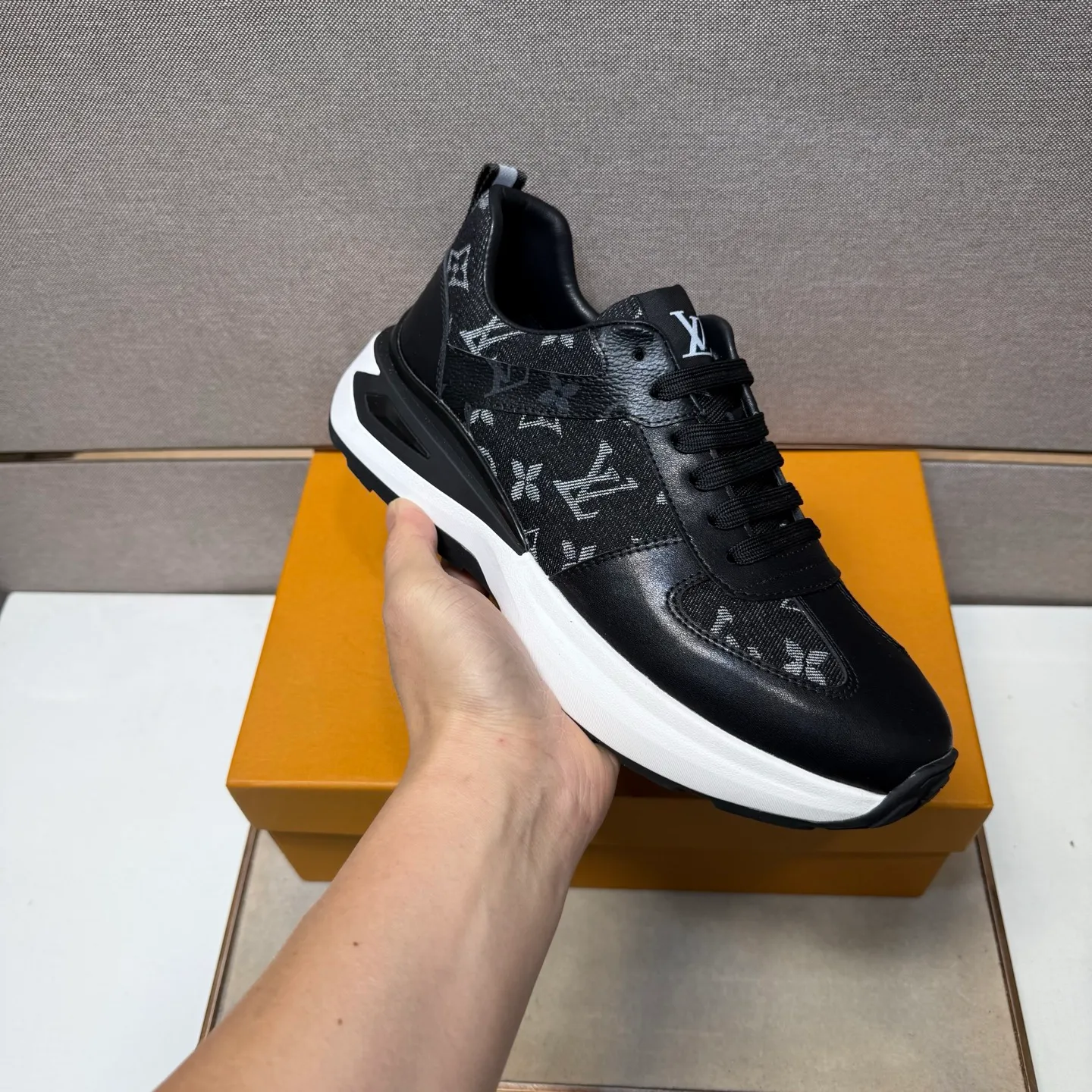 ⬛️Men's shoes 💰p442【LV～】Men's casual shoes 2025z cabinet sales simultaneously 🔶Size: 38-44#️⃣ 🔷2 colors🔜The upper is made of multi-material splicing➕Genuine leather lining, comfortable and breathable, sole: original comfortable and wear-resistant outsole, ⚠️Real shot📱Photographed🎬The real thing is better📢📢📢